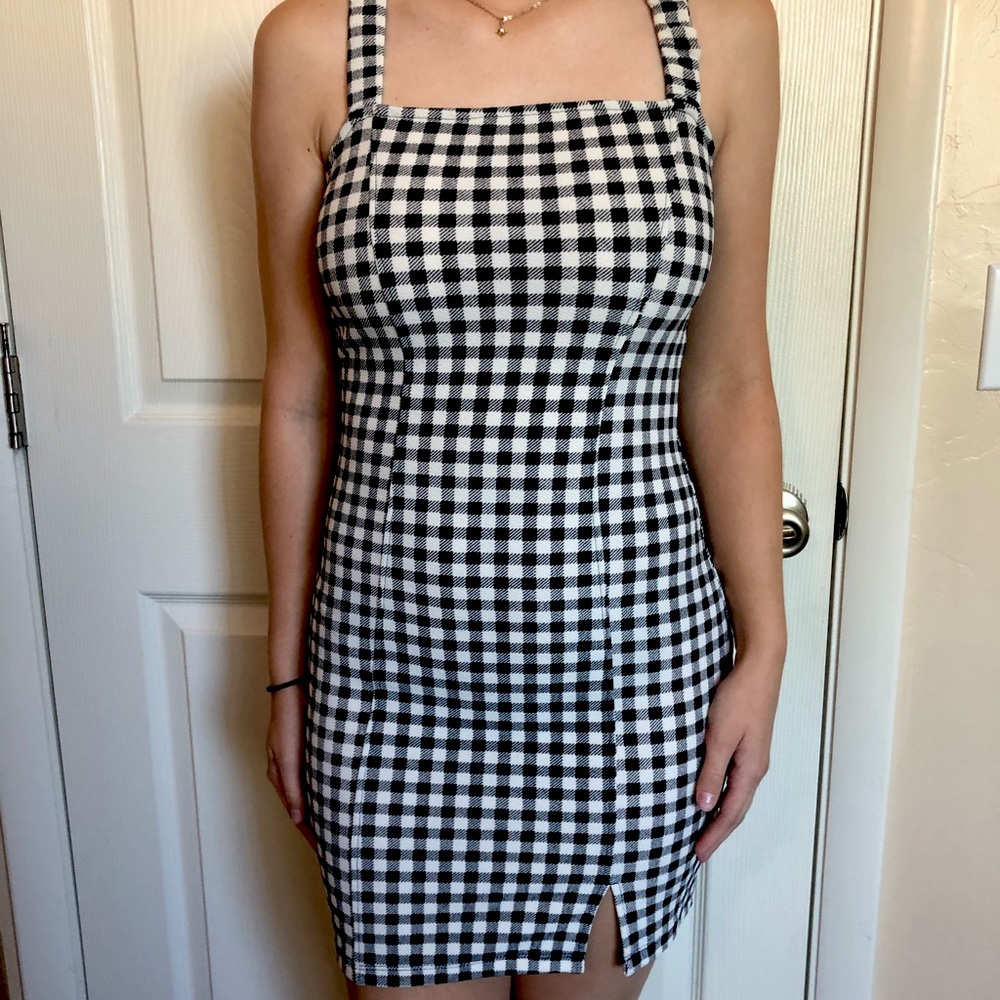 Plaid black and white body body con dress (NEVER WORN)